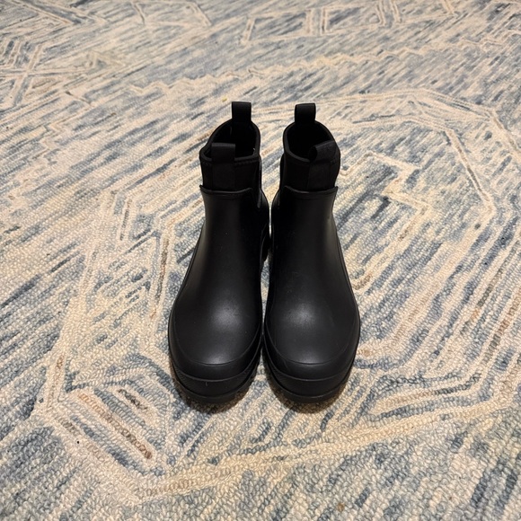 Women's Mona Rain Boots - Universal Thread Black Sz 8 Waterproof Ankle Pull-up - Picture 2 of 9